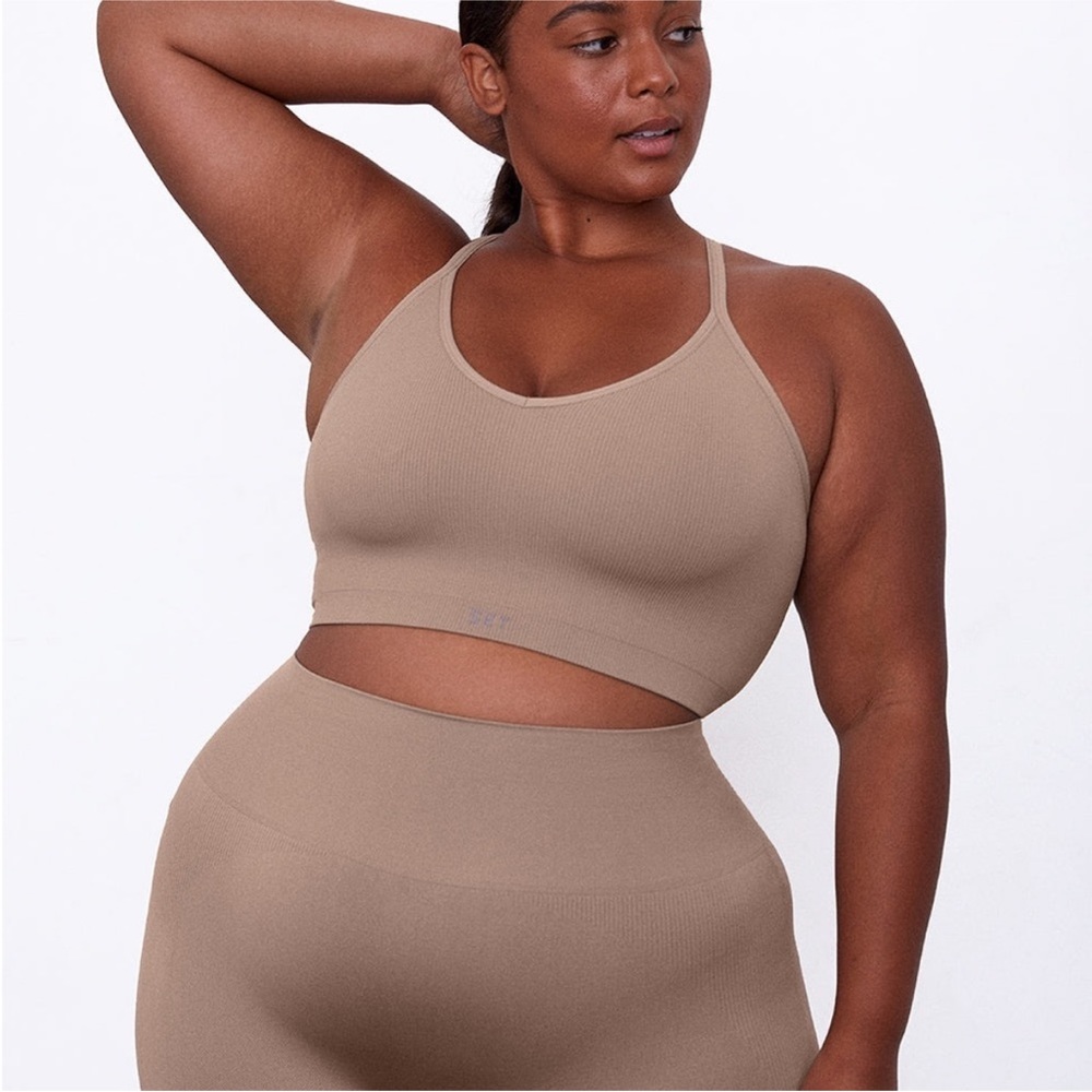 SET ACTIVE Sculptflex Box X Bra & Leggings in Limited Edition color Sand